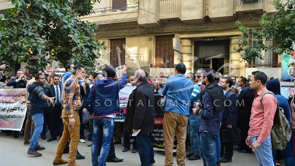 وقفة لحملة الماجستير أمام مجلس الوزراء للمطالبة بالتعيين (صور)