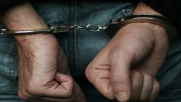 مساعد شرطة يتهم نجل شقيقه بالتعدي عليه بالضرب في سوهاج