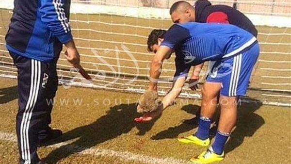 بعد ذبح أرنب.. خرافات السحر تصل ملاعب الدقهلية (صور)