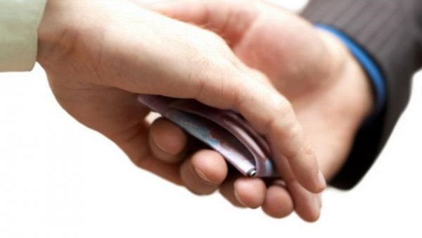 القبض على عضو منتدب لشركة سياحية متلبسًا بتلقى رشوة