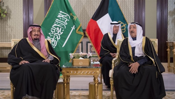 العاهل السعودي وأمير الكويت يبحثان أهم القضايا المشتركة