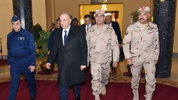 الفريق محمود حجازى يعود إلى أرض الوطن بعد إنتهاء زيارته إلى اليونان 