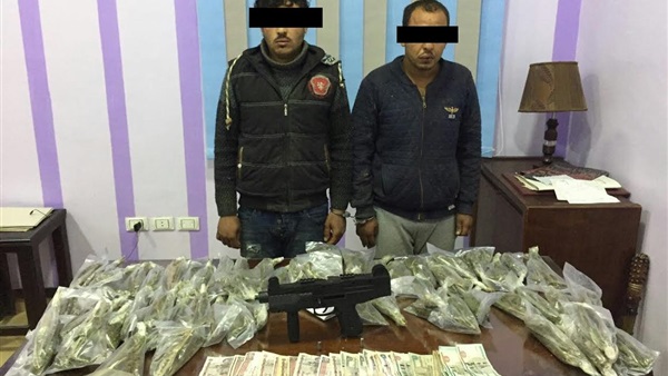 ضبط عاطلين بحوزتهما 4 كيلو بانجو ورشاش بالدقهلية