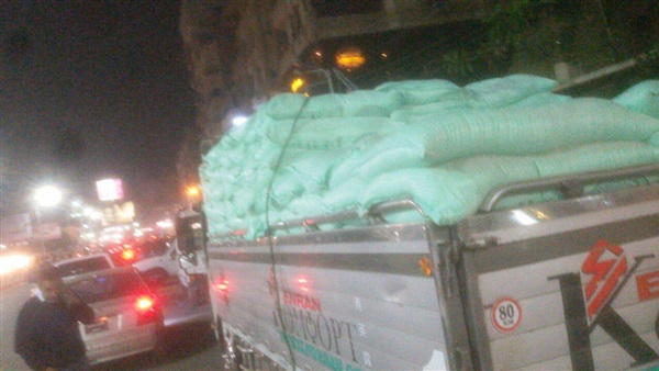 ضبط سيارة محملة بـ195 شيكارة دقيق مدعم في الدقهلية ضبط سيارة محملة بـ195 شيكارة دقيق مدعم في الدقهلية