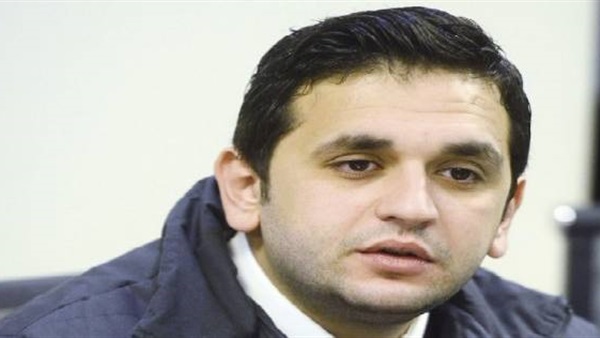 نجم مسرح مصر يخرج عن النص في عرض «جواز صالونات»
