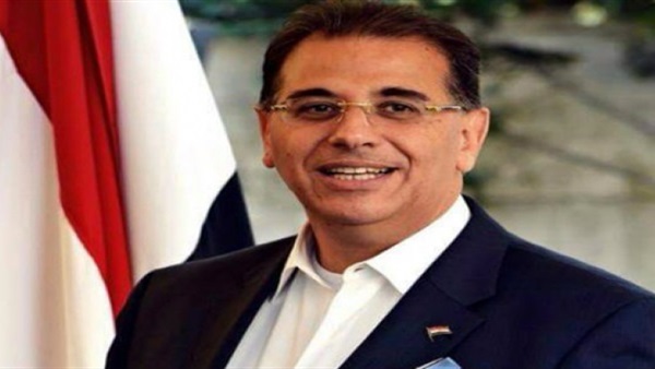 سفير مصر بتونس يستقبل «منتخب اليد» بمطار قرطاج
