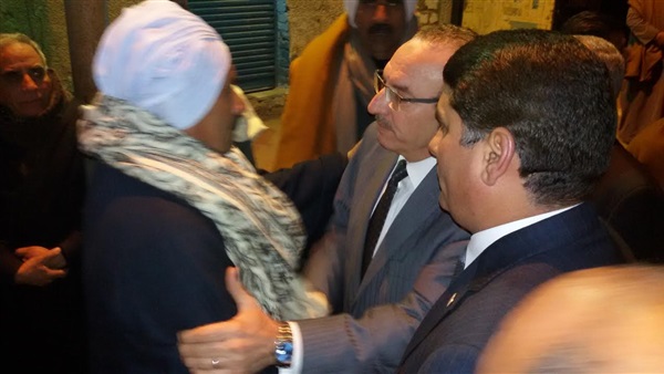 محافظ بني سويف يقدم واجب العزاء لأسرة «شهيد الهرم»
