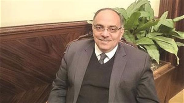 مستشار وزير الصحة يلتقي الأنبا «أرميا» بعد انفجار الكاتدرائية