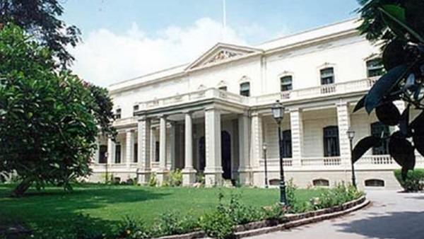 السفارة البريطانية: نتواصل مع السلطات المصرية عقب تفجير الكاتدرائية