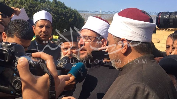 وصول وزير الأوقاف إلى مستشفى الدمرداش (صور)