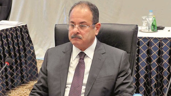 وزير الداخلية يقدم التعازي لأسر شهداء انفجار الكاتدرائية