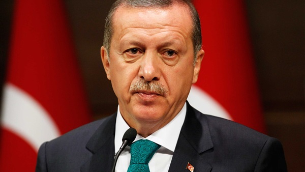 أردوغان يتعهد بمحاربة الارهاب بعد تفجيري إسطنبول