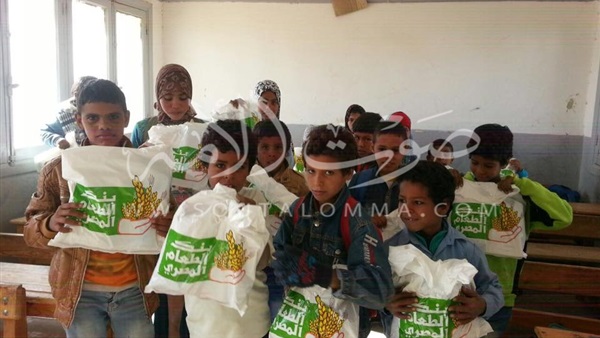 توزيع مساعدات غذائية وإنسانية بقرى الشيخ زويد ووسط سيناء ‎