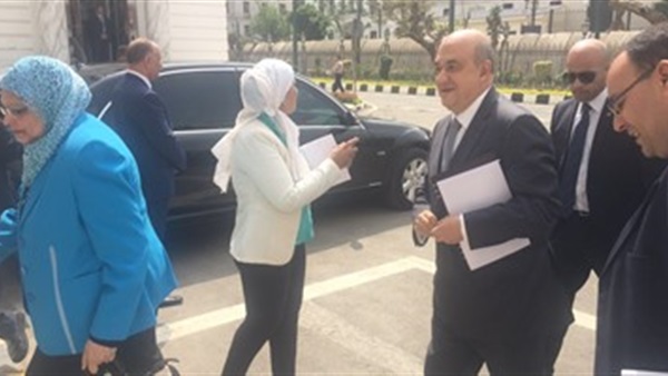 وزير السياحة يشارك في فعاليات اجتماعات «المجلس الوزاري» بمسقط