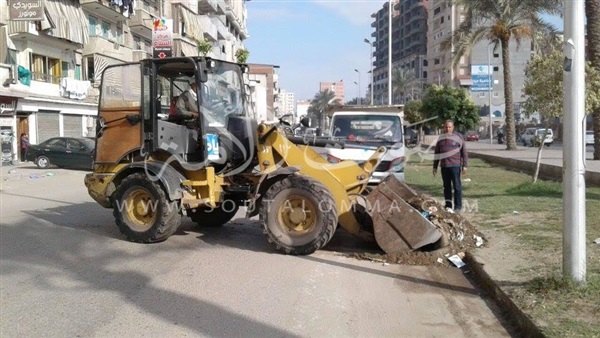 رفع 50 طن مخلفات في حملة مكبرة بدمياط