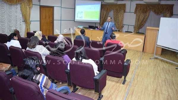 جامعة سوهاج تختتم دورة تدريبية للصيادلة بمستشفى الهلال