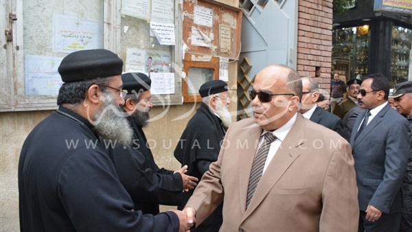 مدير أمن السويس يقدم التعازي في شهداء الكاتدرائية 