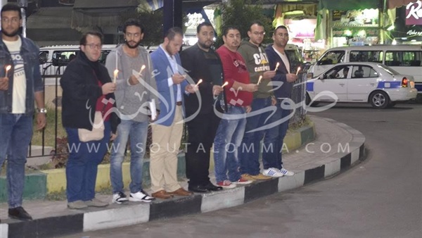 وقفة احتجاجية بالشموع حدادا على شهداء «البطرسية» في بورسعيد (صور)