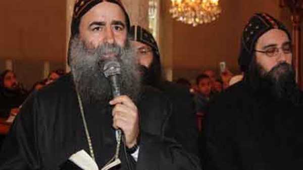 وصول أسقف نقادة للكاتدرائية للتعزية في شهداء مصر