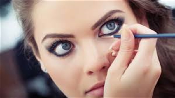 بعد ارتفاع الأسعار.. اصنعي المكياج في منزلك