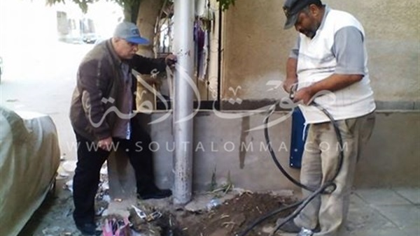 صيانة أعمده الإضاءة العامة والكابلات بضواحي بورسعيد (صور)