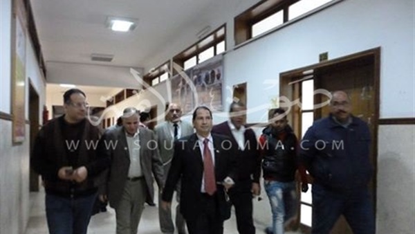 رئيس جامعة بورسعيد يتفقد تجهيزات «علوم» لامتحانات نصف العام 