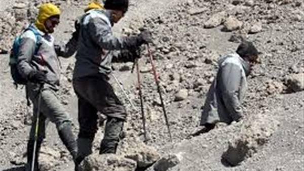 أمريكي بلا أطراف يتحدى إعاقته بتسلق أعلى قمة في أفريقيا