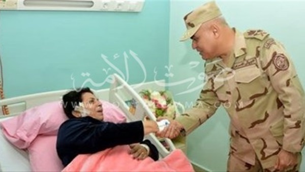 وزير الدفاع يزور مصابي «تفجير البطرسية» بمجمع الجلاء (صور)