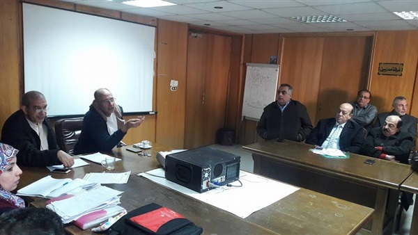 صور.. وكيل «صحة بورسعيد» يجتمع مع مديري المستشفيات