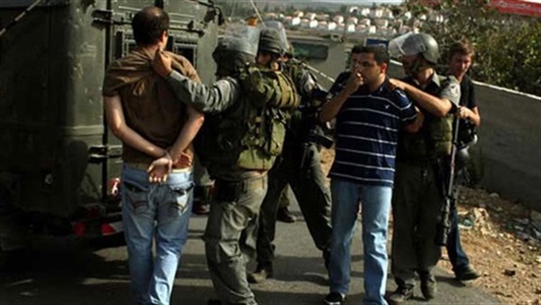 الاحتلال الإسرائيلي يعتقل 27 فلسطينيا من الضفة الغربية