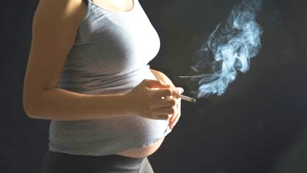 التدخين خلال فترة الحمل يسبب العقم للأجنة الذكور