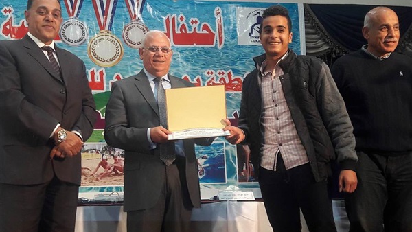 محافظ بورسعيد يكرم أبطال الجمهورية في «الغوص والإنقاذ» (صور)