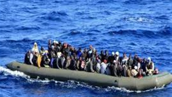 اليونان: توقيف 13 شخصا بتهمة تهريب مهاجرين إلى ايطاليا