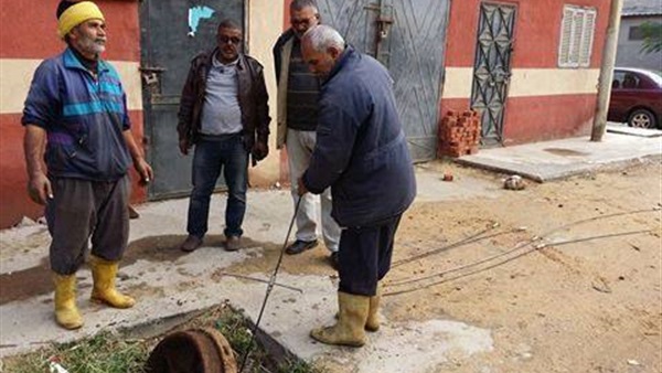 تطهير بالوعات الصرف خلف مصنع الثلج في بورسعيد