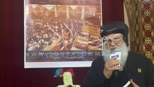 الأنبا موسى يشارك في تأبين شهداء البطرسية بإنجلترا (صور)