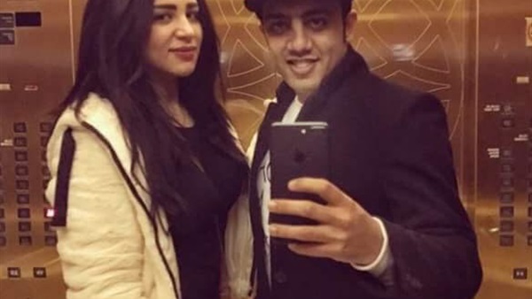 «أوس أوس» يشارك جمهوره بصورة مع زوجته 