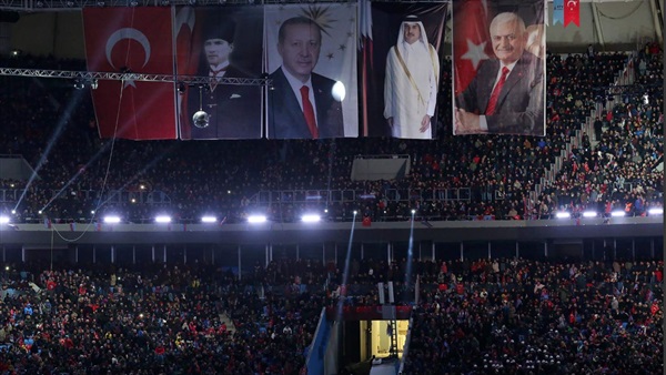 في يومها الوطني.. تميم يلغي الاحتفالات في قطر ويحتفل في تركيا (صور)