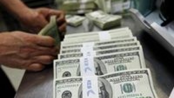 الدولار يرتفع أكثر من 60 قرشا في البنوك الأربعة الكبرى