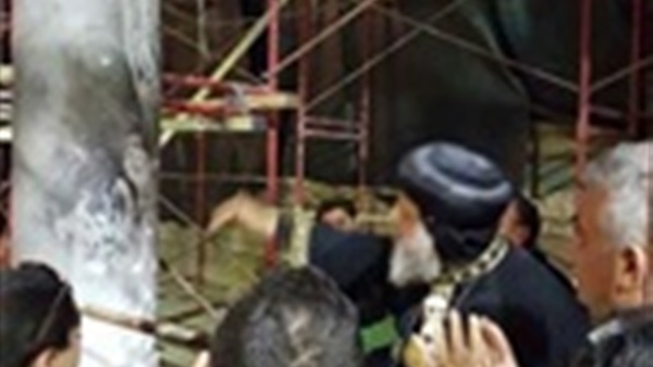 البابا تواضروس يتفقد أعمال الترميم بالكنيسة البطرسية (صور)