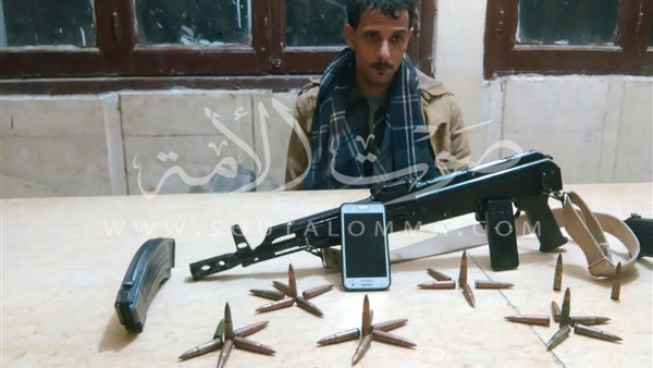 ضبط سائق بحوزته بندقية آلية.. و38 طلقة في سوهاج (صور)