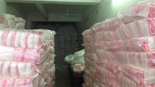 ضبط 3 طن سكر تمويني و4 الاف زجاجة زيت قبل بيعهم بالسوق السوداء بالبحيرة‎