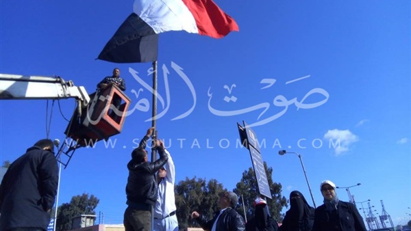 تزيين المدخل الجنوبي لبورسعيد بالأعلام والصواري 