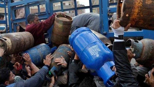 ضبط سائق بحوزته 40 أسطوانة بوتجاز قبل بيعها بالسوق السوداء