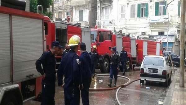 إصابة 3 من رجال الإطفاء أثناء إخماد حريق بالإسكندرية