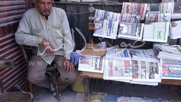 أقدم بائع صحف في الفيوم: «عايش بـ 40 جنيه»