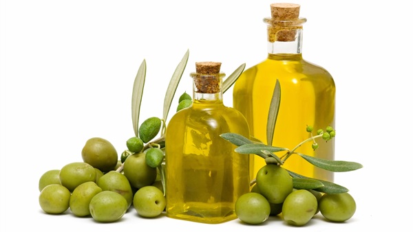 زيت الزيتون ملعقة واحدة منه صباحا تمنحك هذه المزايا