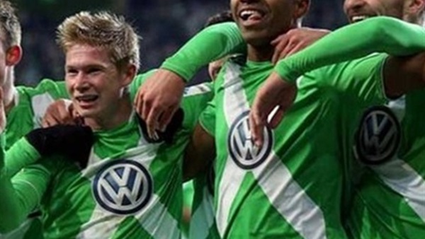 فولفسبورج الألماني يرصد 20 مليون يورو للتعاقد مع مهاجم نابولي