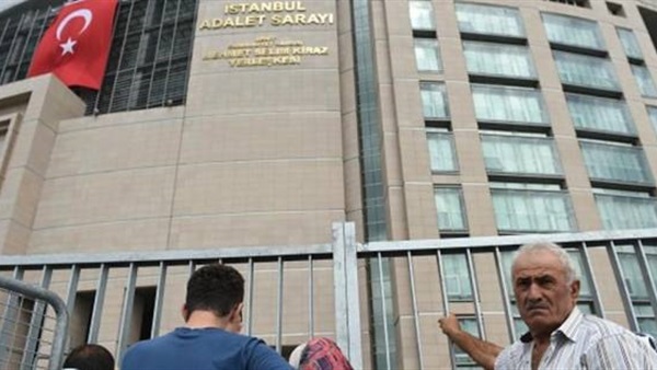 محاكمة 29 شرطيا تركيا لاتهامهم بمحاولة الإطاحة بنظام الحكم
