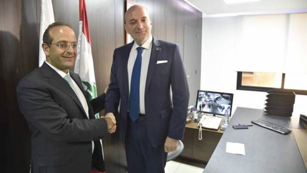 إعفاء وزير الاقتصاد اللبناني من مهامه كرئيس لبنك «سيدروس إنفست»