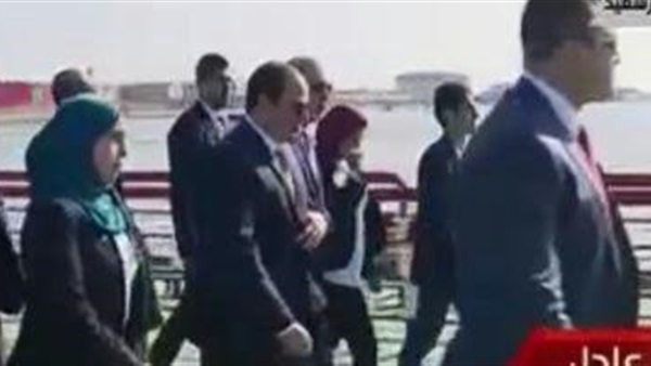 السيسي يتفقد كوبري «النصر العائم» سيرا على الاقدام 